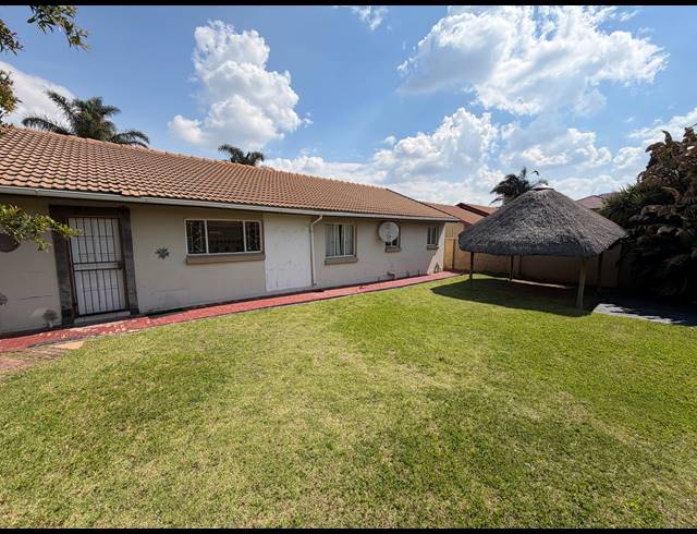 4 BEDROOM HOUSE FOR SALE IN SONNEVELD